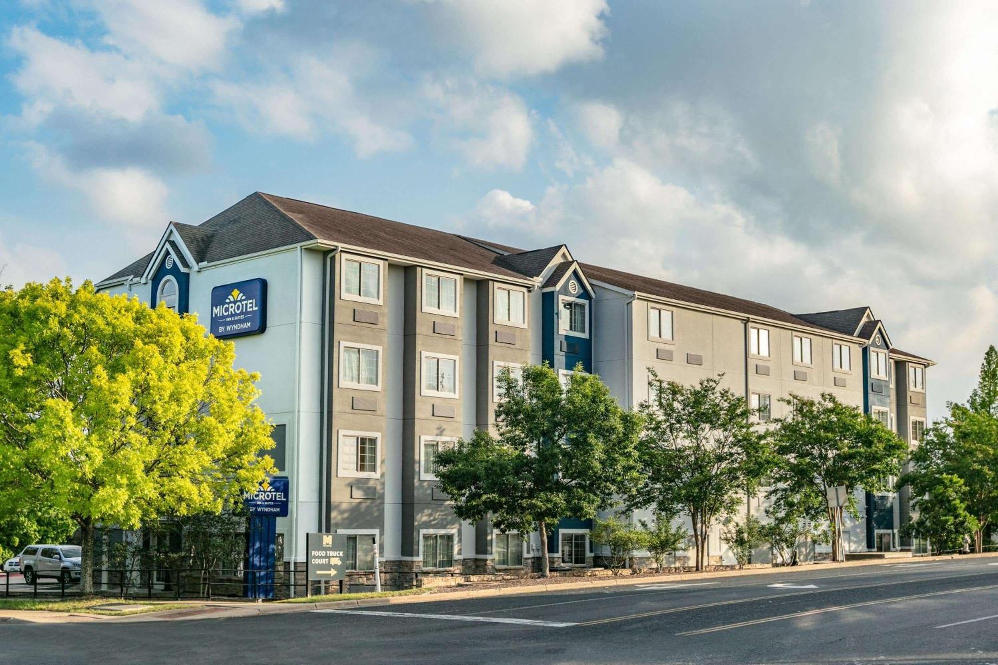 Microtel Inn & Suites By Wyndham Austin Airport Eksteriør bilde