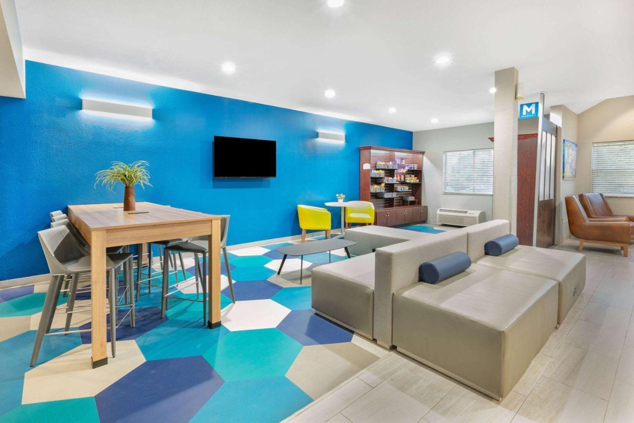 Microtel Inn & Suites By Wyndham Austin Airport Eksteriør bilde