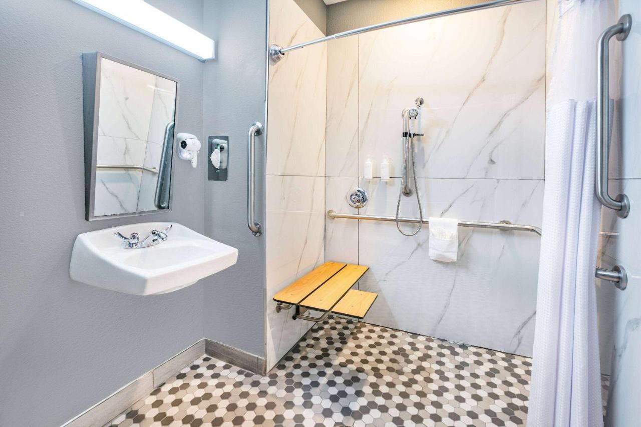 Microtel Inn & Suites By Wyndham Austin Airport Eksteriør bilde