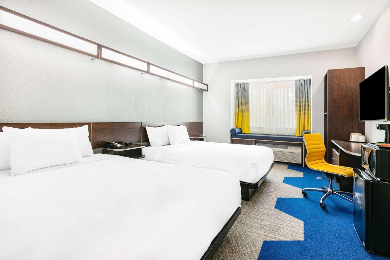 Microtel Inn & Suites By Wyndham Austin Airport Eksteriør bilde
