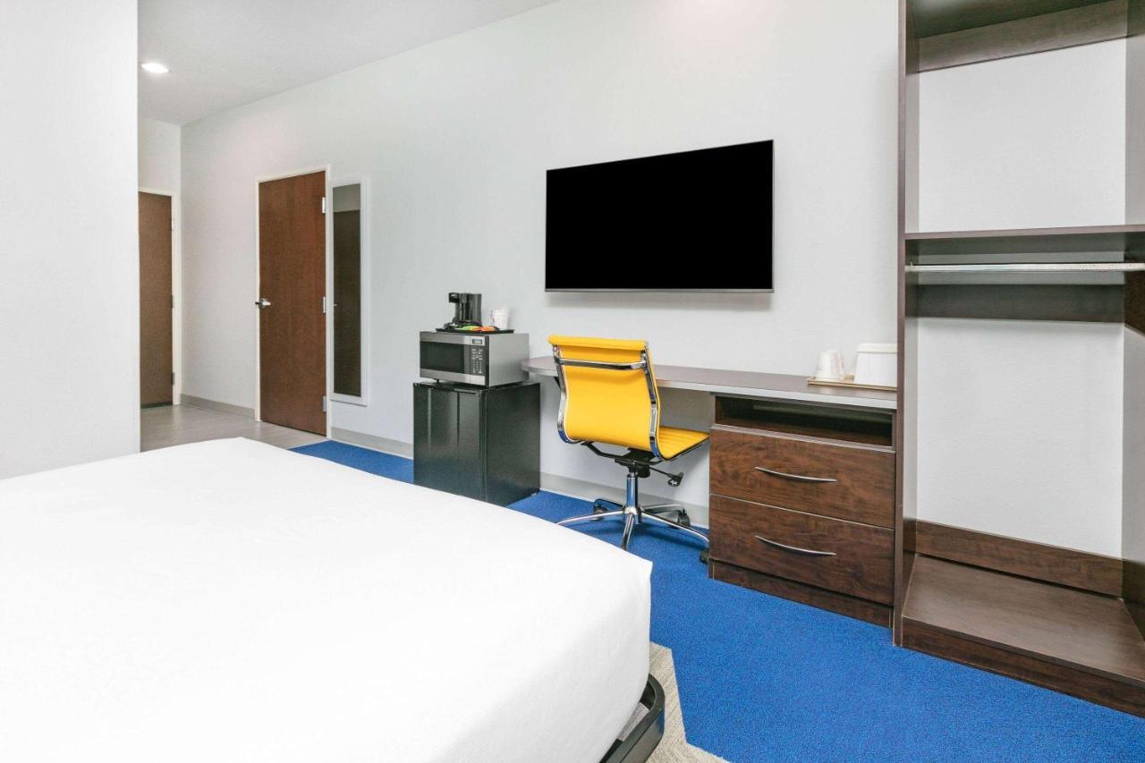 Microtel Inn & Suites By Wyndham Austin Airport Eksteriør bilde
