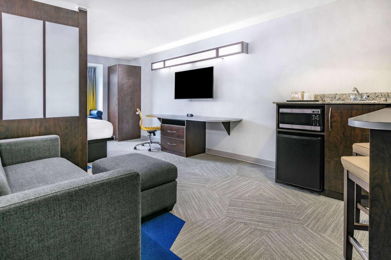Microtel Inn & Suites By Wyndham Austin Airport Eksteriør bilde