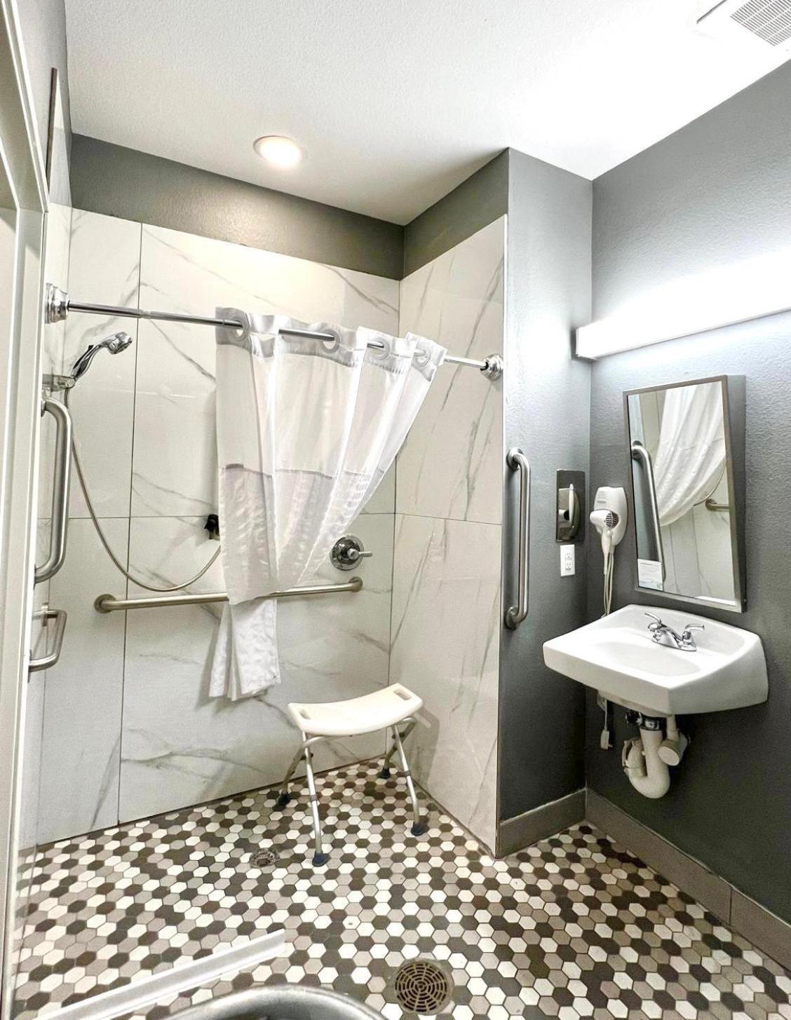 Microtel Inn & Suites By Wyndham Austin Airport Eksteriør bilde